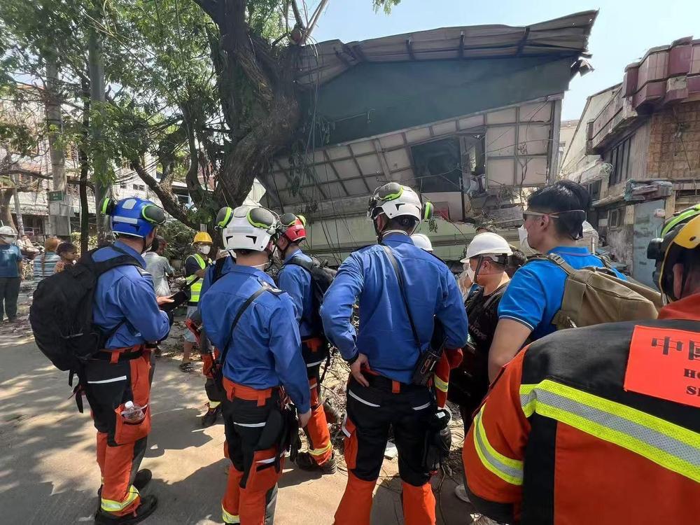 驰援缅甸 中国香港特区救援队在灾区持续搜救