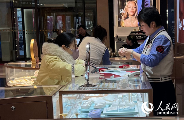 “馅饼”还是“陷阱” 信用卡买黄金“卡点”在哪