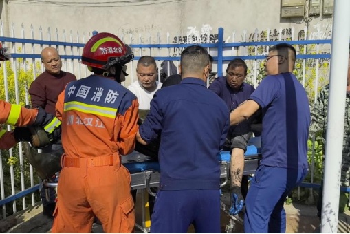 警惕！三人被困8米深“毒气池”，命悬一线！