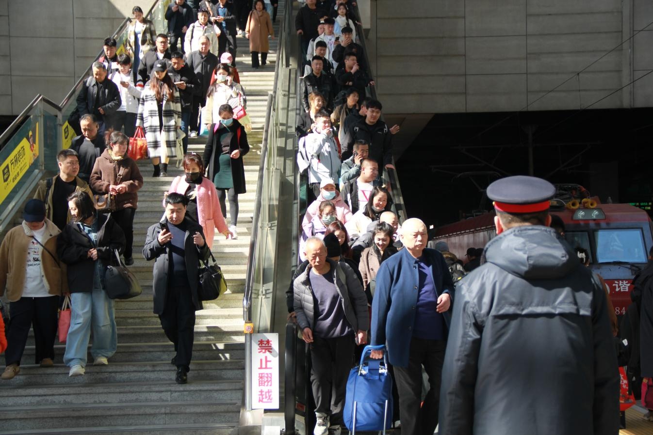 长春首发阿尔山临客 赋能旅游经济