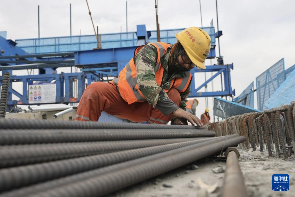 雄忻高铁连续梁施工“加速跑” 雄忻高铁连续梁施工“加速跑”