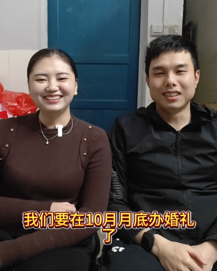 恭喜！肥娟小吃夫妇10月底办婚礼，女儿惊了：我爸妈要结婚？