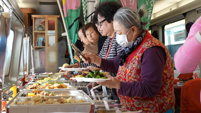 推50项适老化服务！国铁沈阳局开行“银发专列”