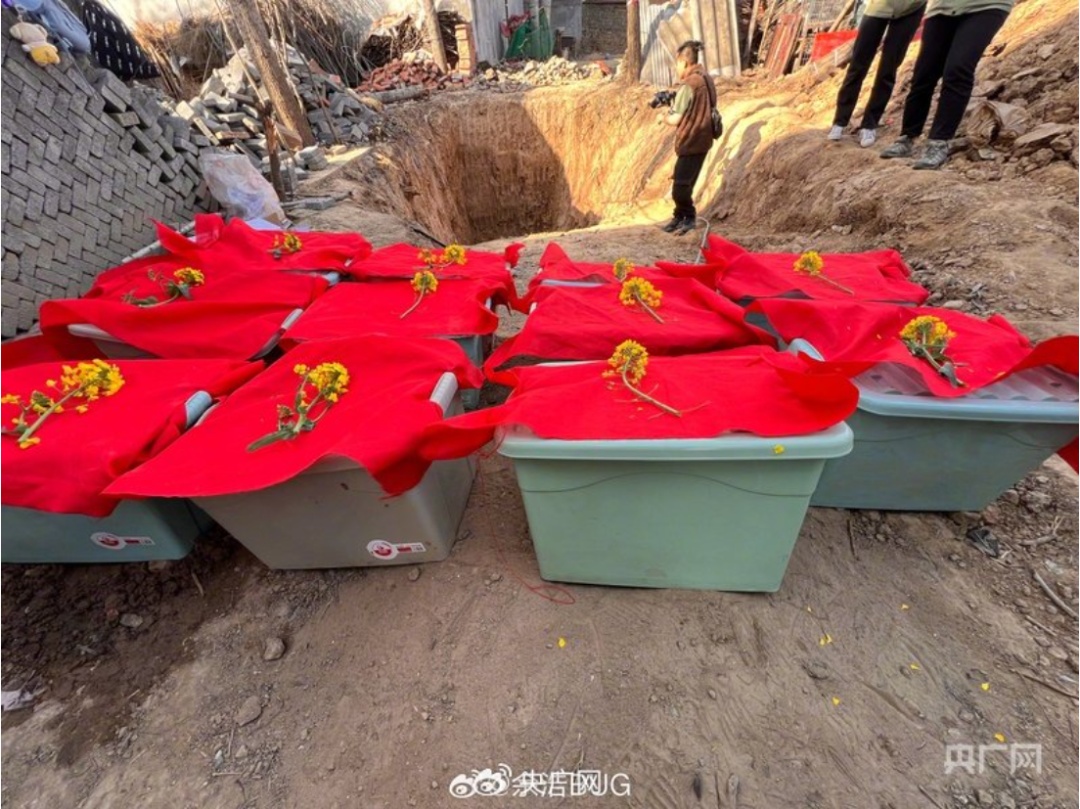 河南一地枯井发现近百具遗骸，官方回应：身份核查中！