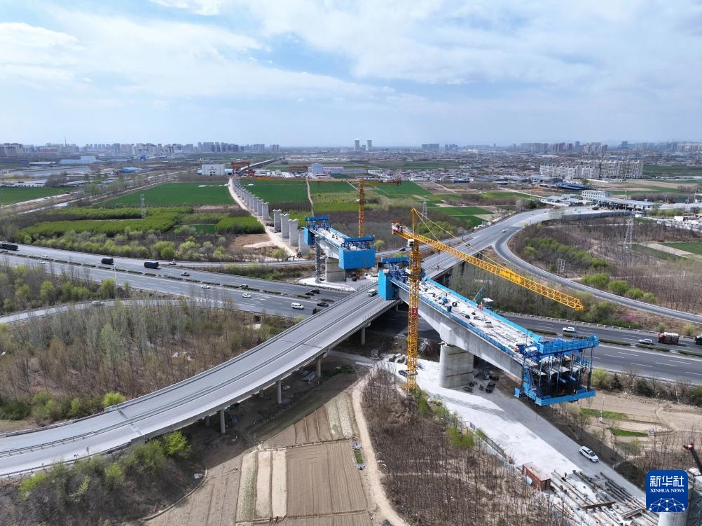 雄忻高铁连续梁施工“加速跑” 雄忻高铁连续梁施工“加速跑”
