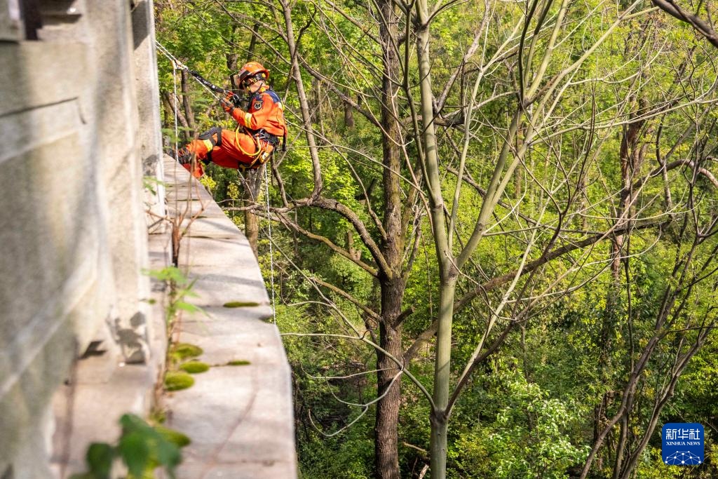 长沙消防开展地质灾害救援演练 长沙消防开展地质灾害救援演练