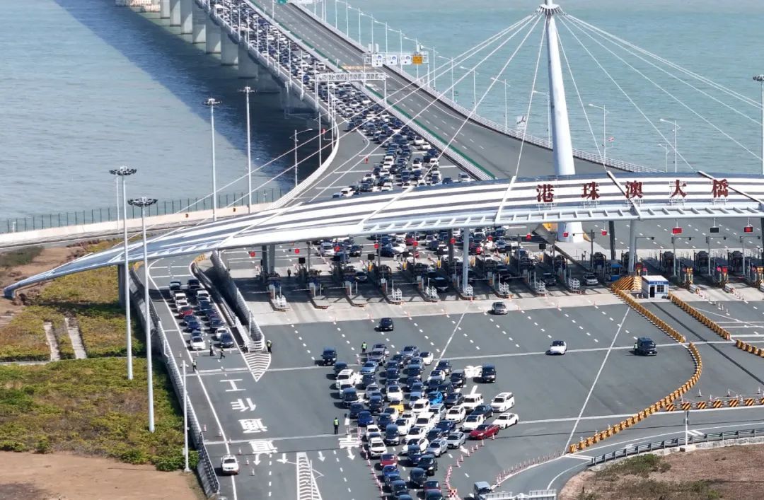 广东明日迎节前车流高峰，这些路段易拥堵→