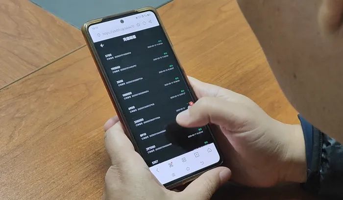 逃犯刘某在济南落网！“接头”受害女子轨迹被掌握，警方现场清点出32.5万元现金