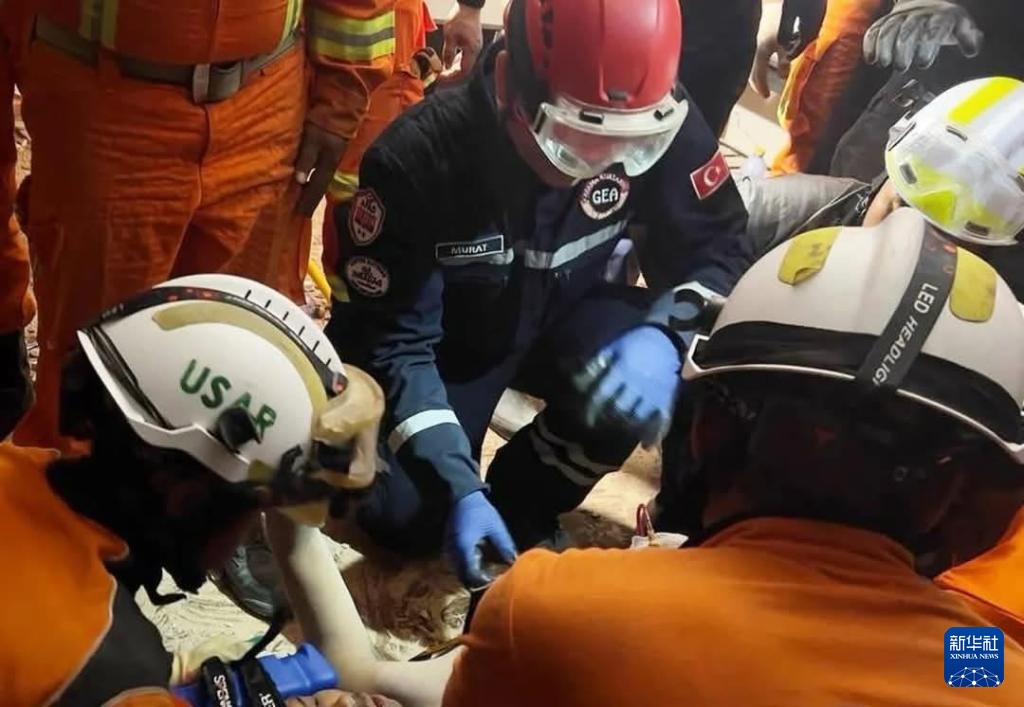 缅甸内比都被困5日男子获救 缅甸内比都被困5日男子获救