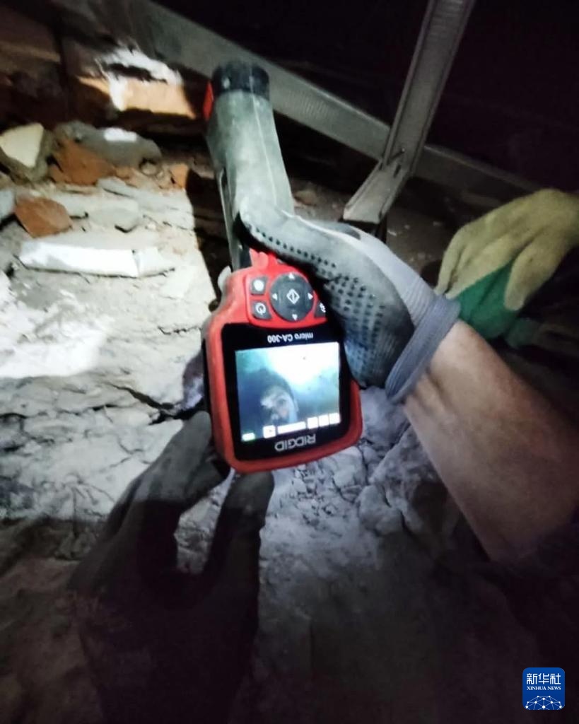 缅甸内比都被困5日男子获救 缅甸内比都被困5日男子获救