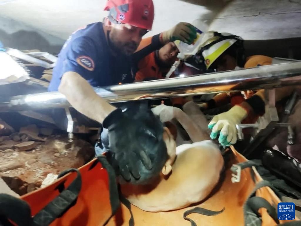 缅甸内比都被困5日男子获救 缅甸内比都被困5日男子获救