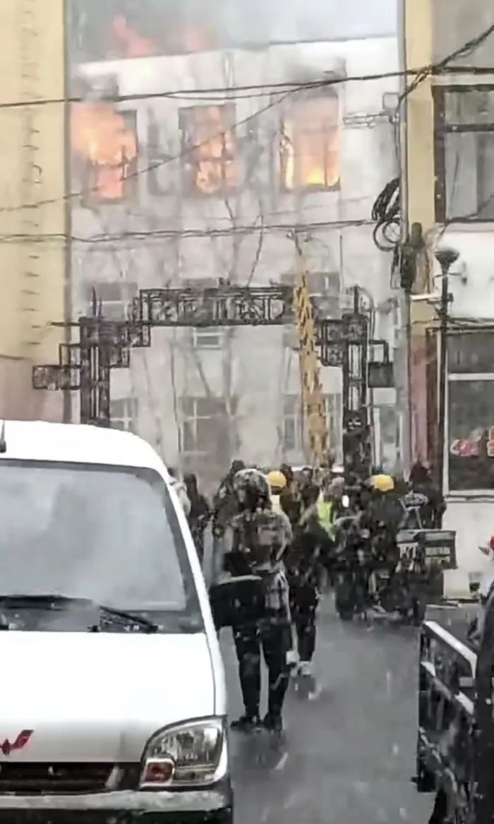 一中学突然起火,学生紧急疏散!学校消防安全知识指南 一中学突然起火,学生紧急疏散!学校消防安全知识指南