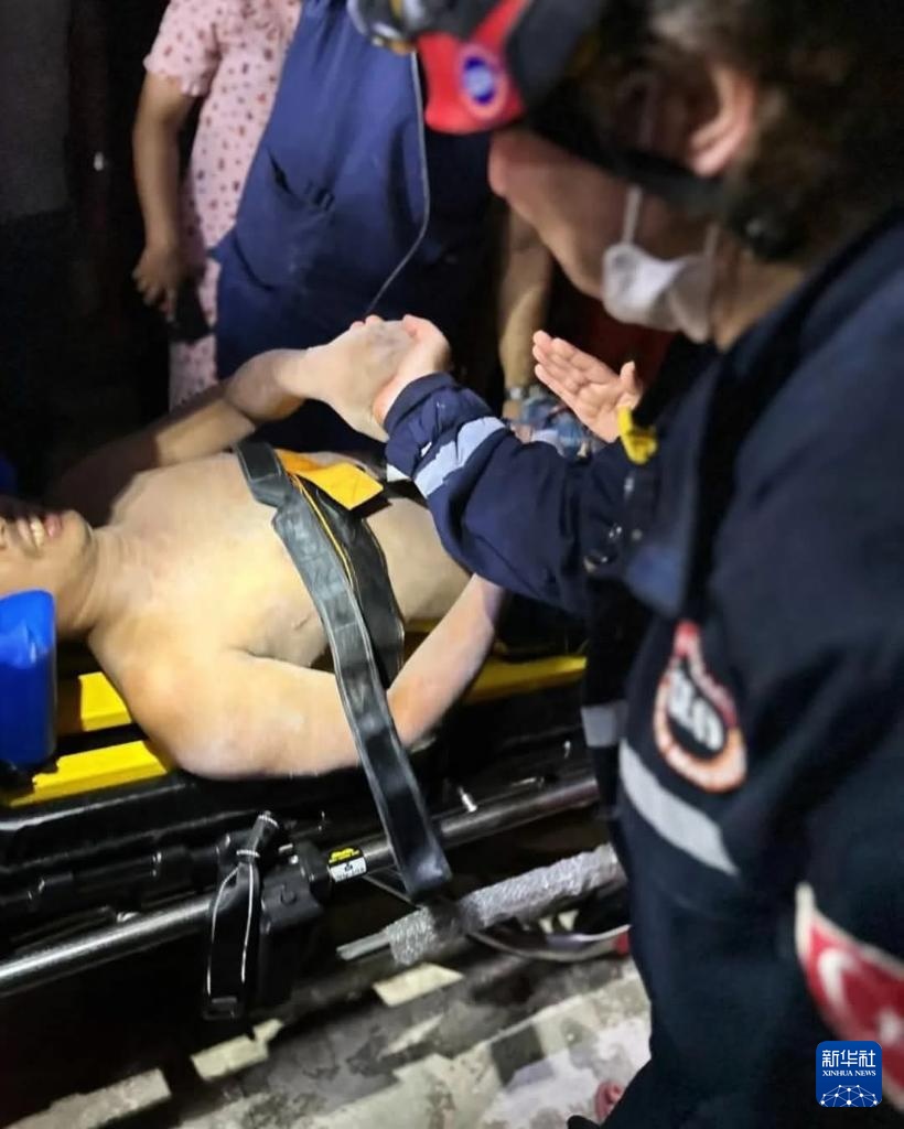 缅甸内比都被困5日男子获救 缅甸内比都被困5日男子获救