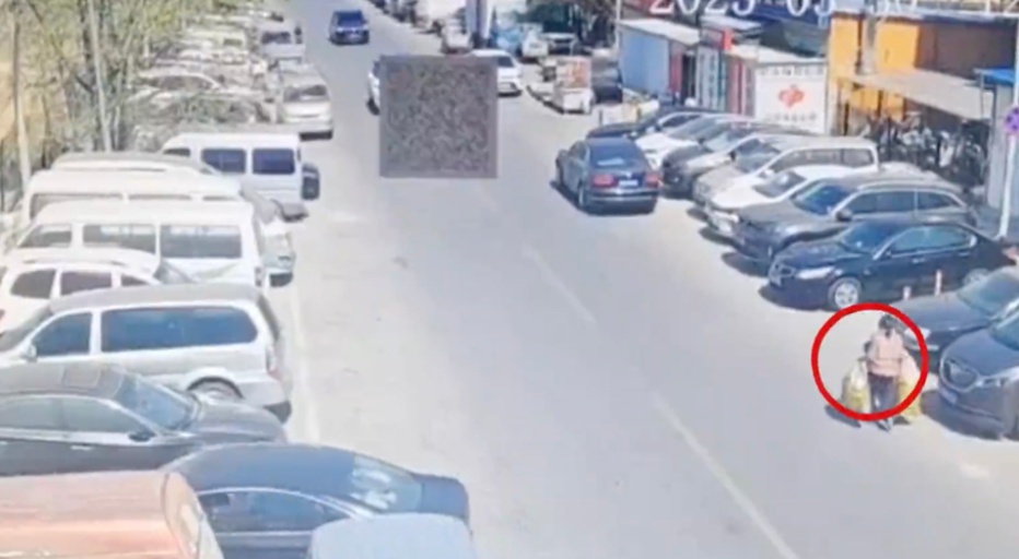 烧“金元宝”求平安,结果烧了9辆车!嫌疑人被锁定 烧“金元宝”求平安,结果烧了9辆车!嫌疑人被锁定