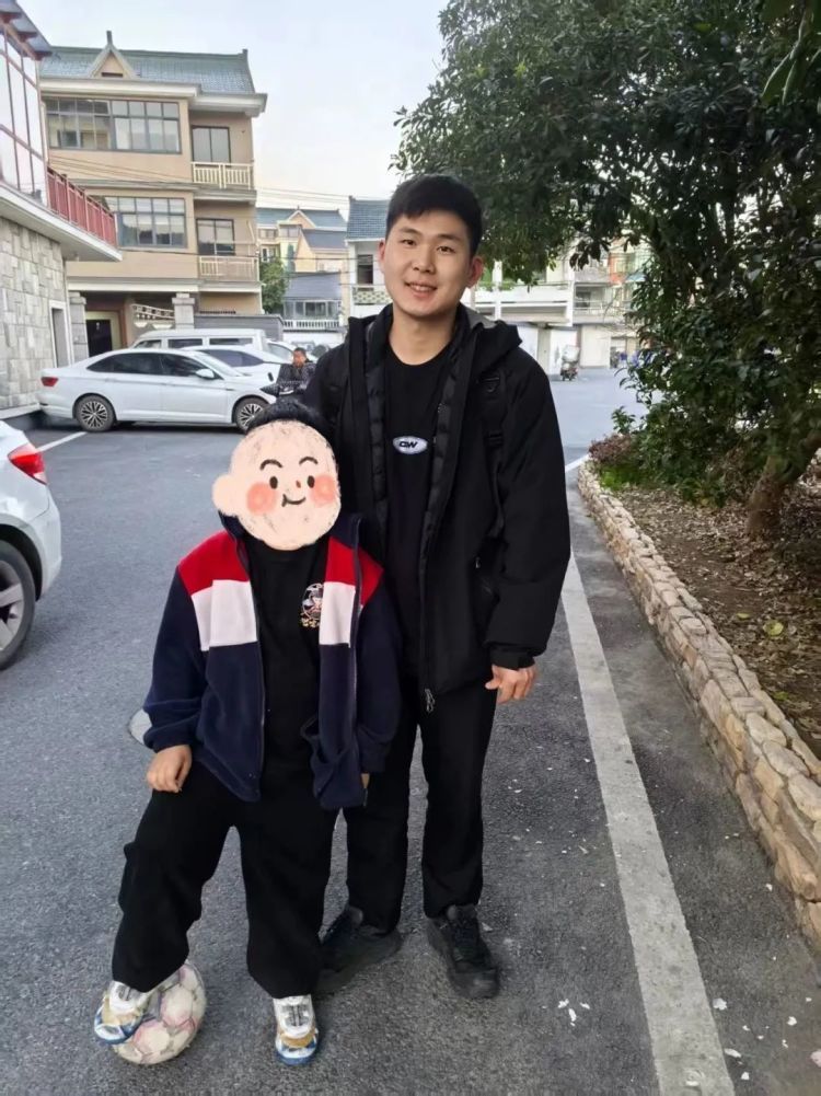 “跳河”的小伙找到了！原来他是警察……网友：难怪！
