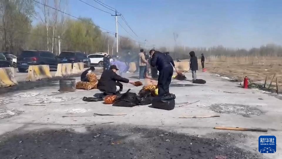 清明祭扫,这样烧纸要不得 清明祭扫,这样烧纸要不得