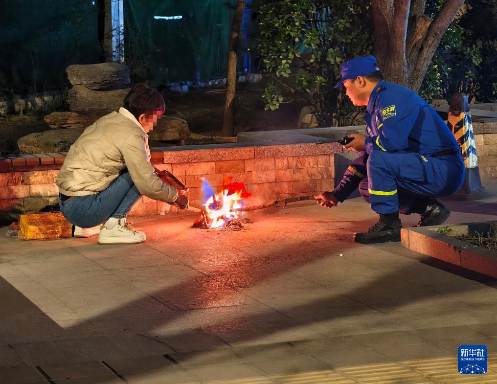 清明祭扫,这样烧纸要不得 清明祭扫,这样烧纸要不得