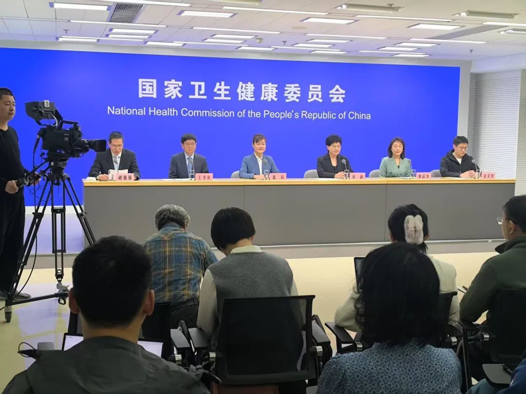 嘴里长泡泡、发热乏力……这种传染病，专门“攻击”5岁以下小朋友