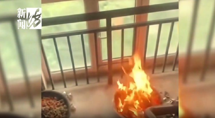 多地祭扫引火灾：有人烧纸钱，把邻居保时捷烧了