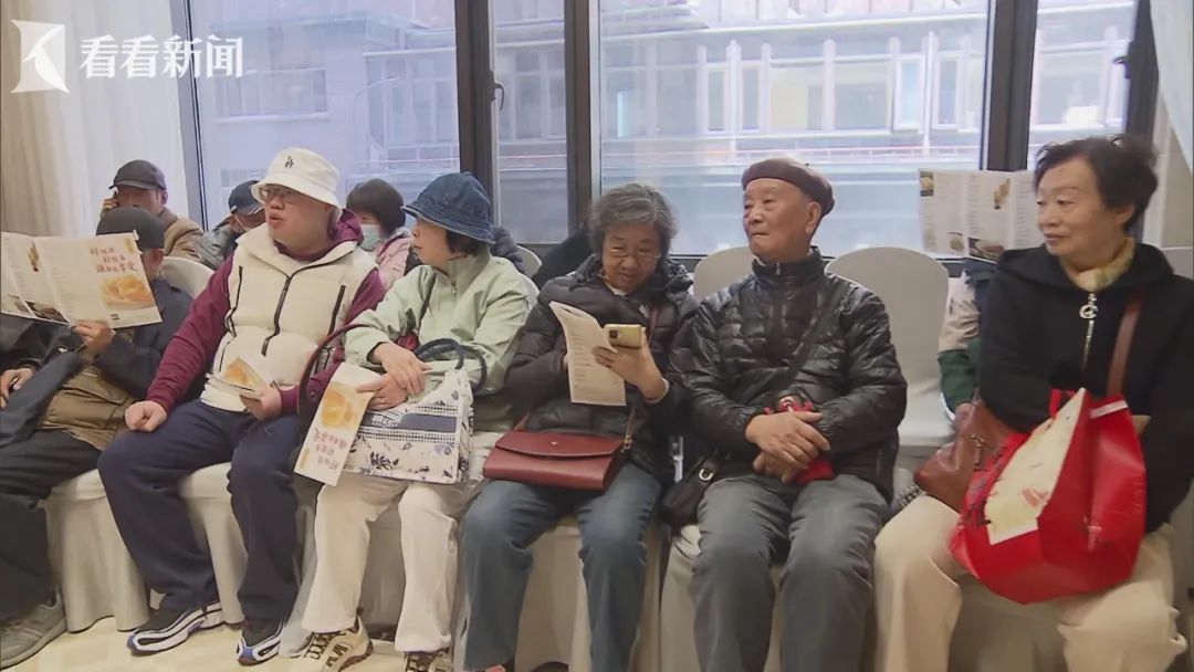 上海老字号"卷"起来了!只需9.9元!阿姨爷叔蜂拥排队:划算! 上海老字号"卷"起来了!只需9.9元!阿姨爷叔蜂拥排队:划算!