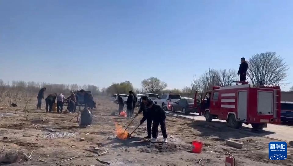 清明祭扫,这样烧纸要不得 清明祭扫,这样烧纸要不得