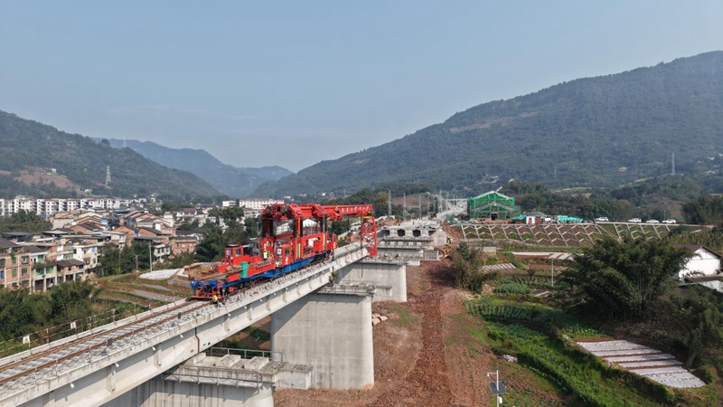 架梁过半！四川这条铁路计划年内通车
