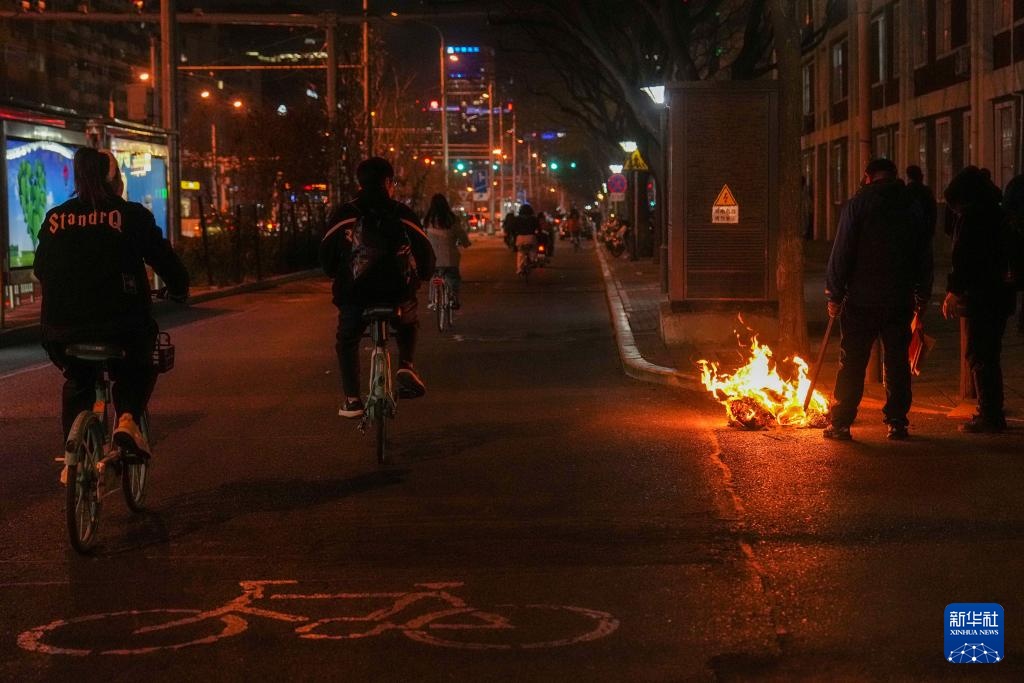 清明祭扫,这样烧纸要不得 清明祭扫,这样烧纸要不得