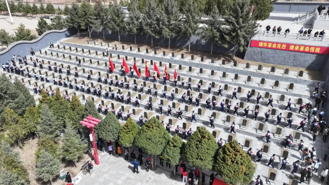 徒步108里！他们已坚持了30年