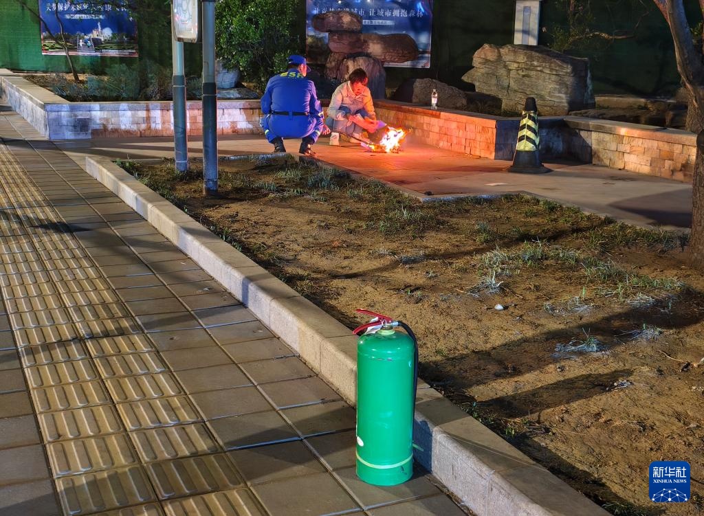 清明祭扫,这样烧纸要不得 清明祭扫,这样烧纸要不得