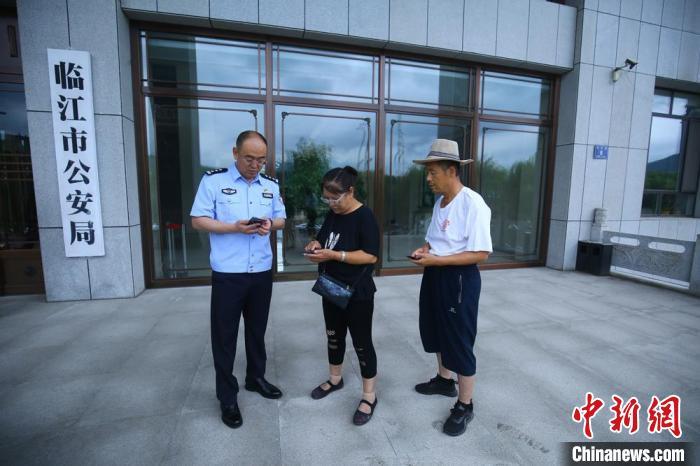 抗洪牺牲的公安局局长:人们记忆里的他一直在一线 抗洪牺牲的公安局局长:人们记忆里的他一直在一线