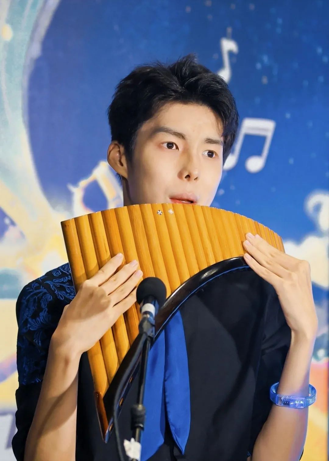 孤独症男生因“颜值”走红,被质疑要直播带货?妈妈回应...... 孤独症男生因“颜值”走红,被质疑要直播带货?妈妈回应......