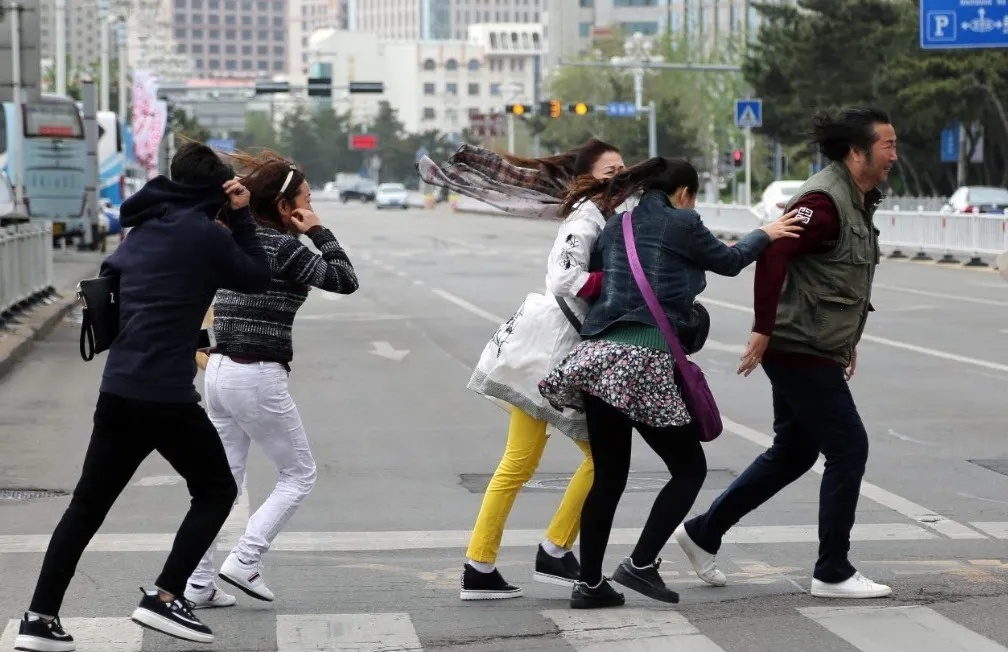 @山西人 今明两天风声呼啸，雨点零星