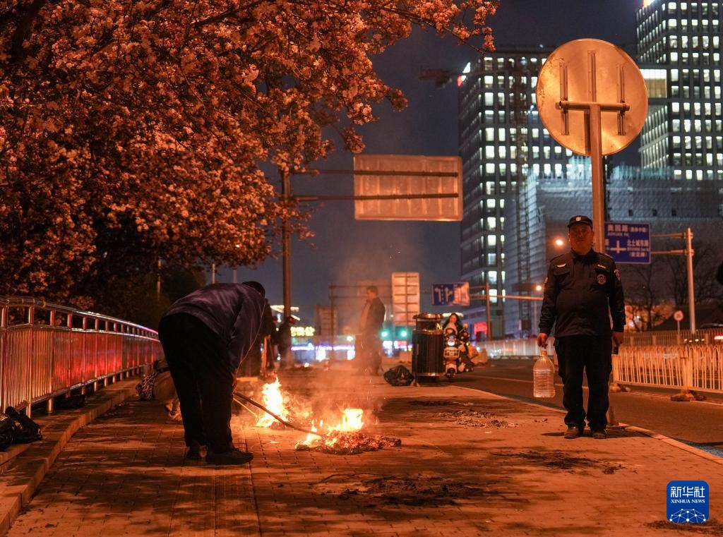 清明祭扫,这样烧纸要不得 清明祭扫,这样烧纸要不得