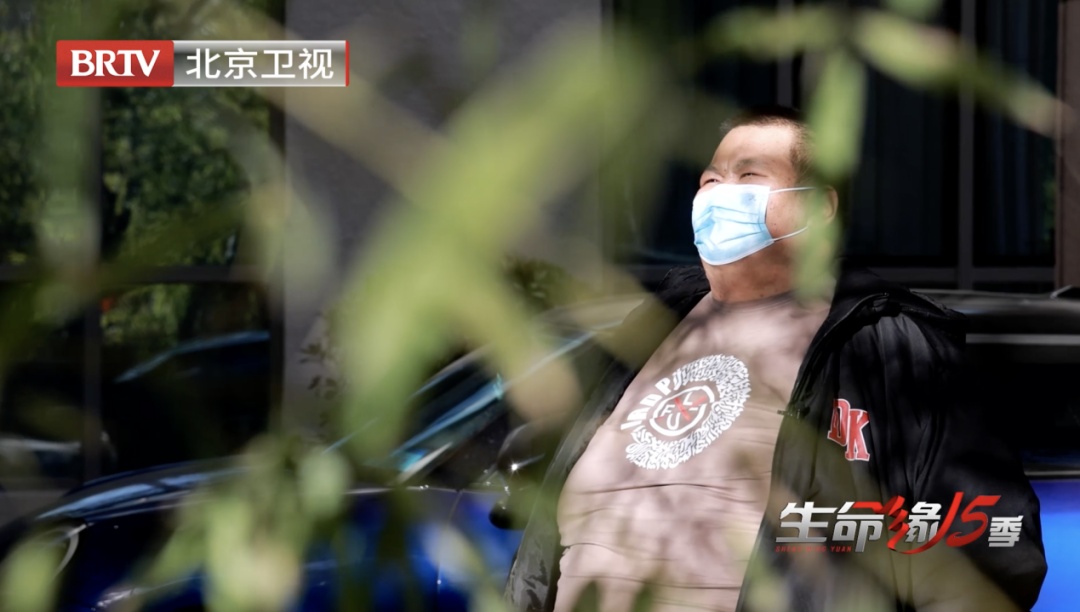 33岁小伙因抑郁暴饮暴食体重涨至718.8斤，一顿能吃25个包子！现减至198公斤
