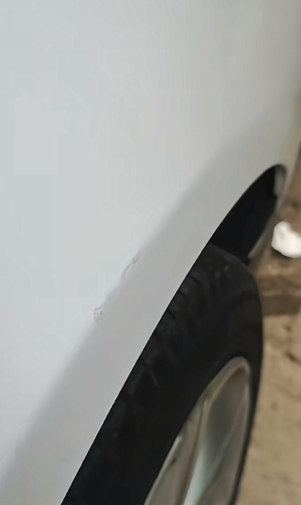 早餐车刮花百万豪车,老板当场“傻眼”!车主:不想占他便宜,只要15个鸡蛋饼 早餐车刮花百万豪车,老板当场“傻眼”!车主:不想占他便宜,只要15个鸡蛋饼