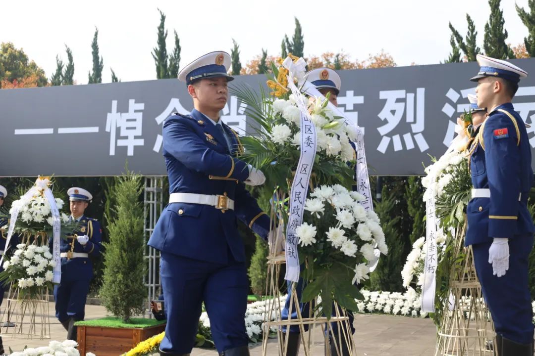 无比痛心！两名消防员壮烈牺牲！今天，缅怀消防英烈