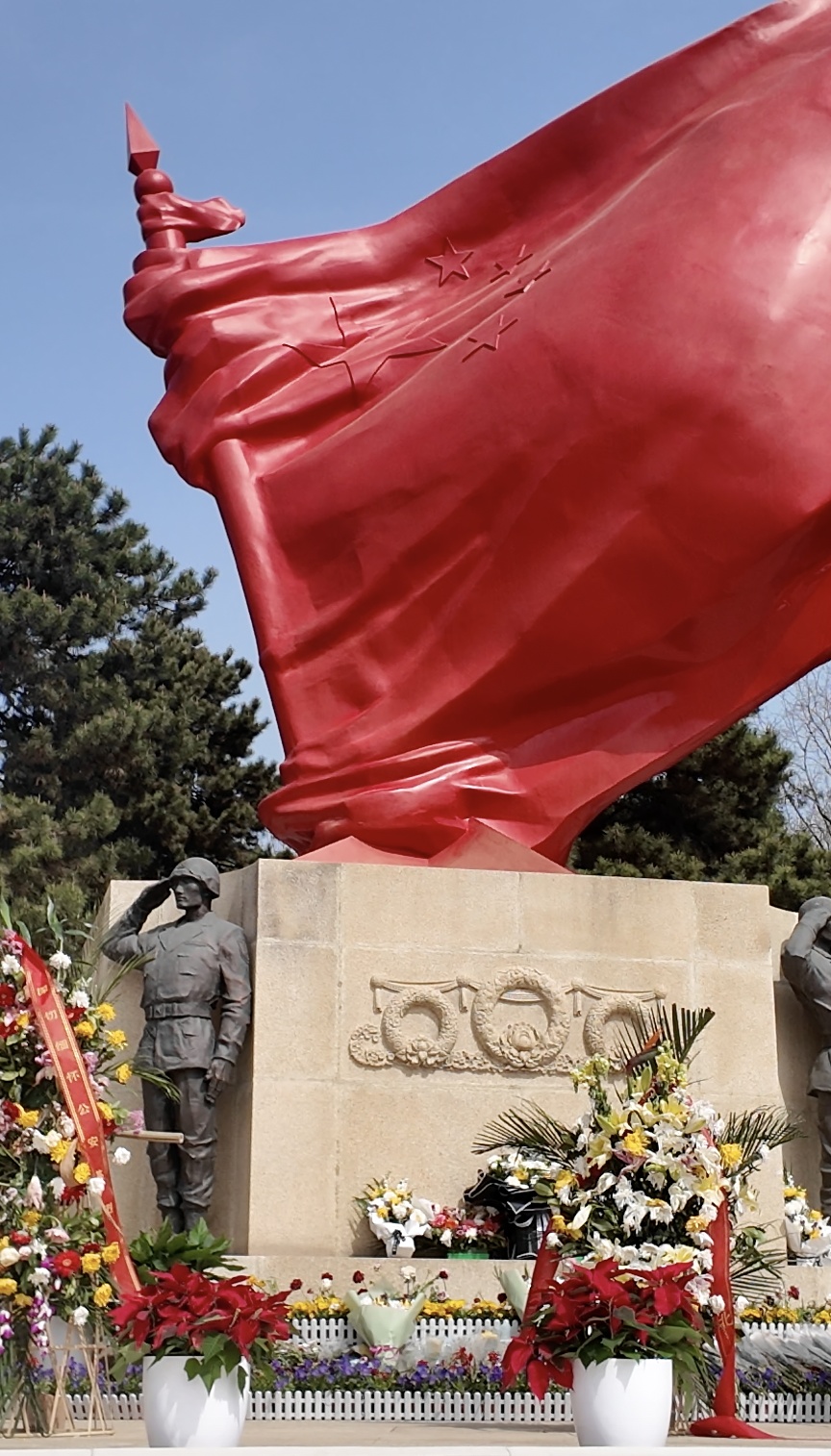 “妈妈,为什么给烈士爷爷送坚果?”母亲的答案令人泪目…… “妈妈,为什么给烈士爷爷送坚果?”母亲的答案令人泪目……