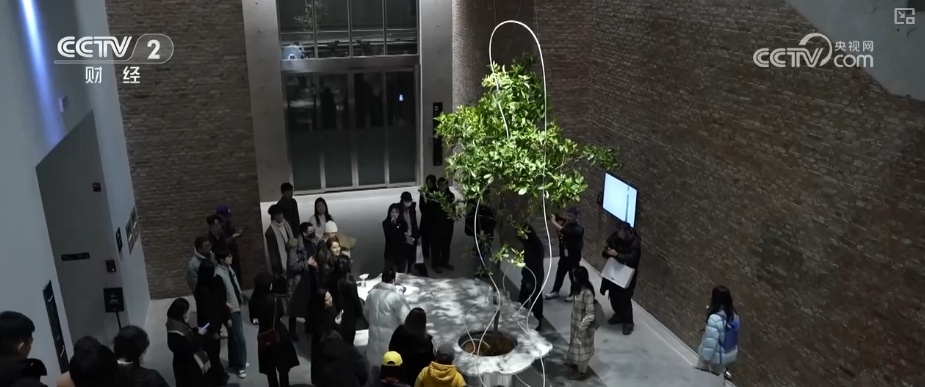 “文化+消费+科技”创新消费场景 “家门口”观展成百姓休闲好选择 “文化+消费+科技”创新消费场景 “家门口”观展成百姓休闲好选择