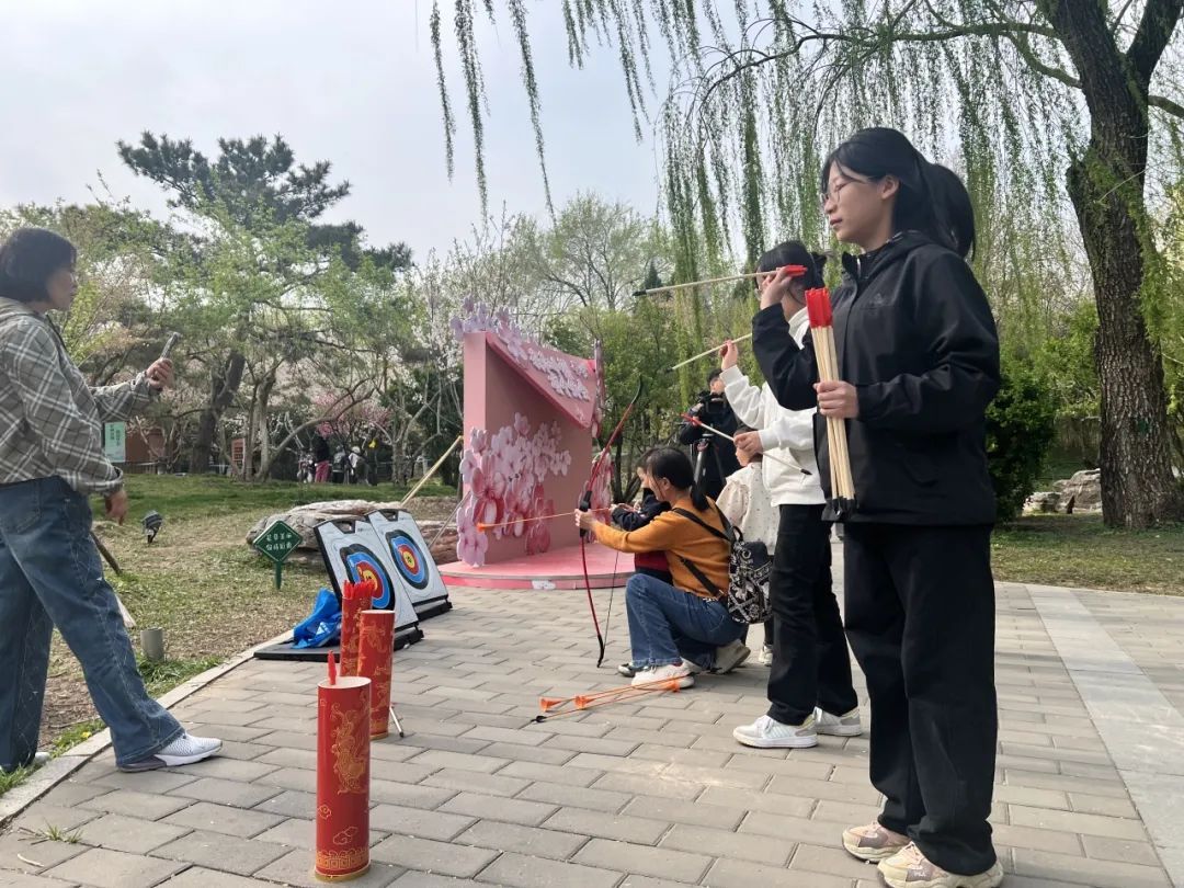 春花“顶流”限时开启夜间梦幻模式！玉渊潭公园，亮了！速来！