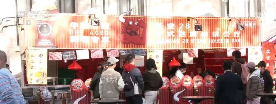 “文化+消费+科技”创新消费场景 “家门口”观展成百姓休闲好选择 “文化+消费+科技”创新消费场景 “家门口”观展成百姓休闲好选择