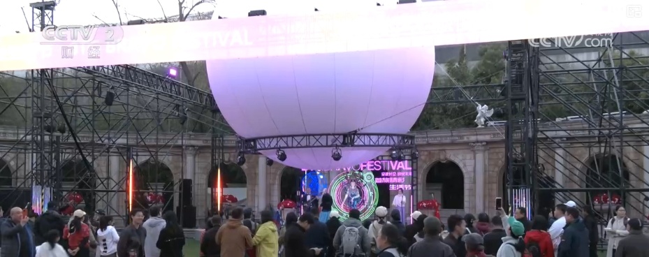 “文化+消费+科技”创新消费场景 “家门口”观展成百姓休闲好选择 “文化+消费+科技”创新消费场景 “家门口”观展成百姓休闲好选择