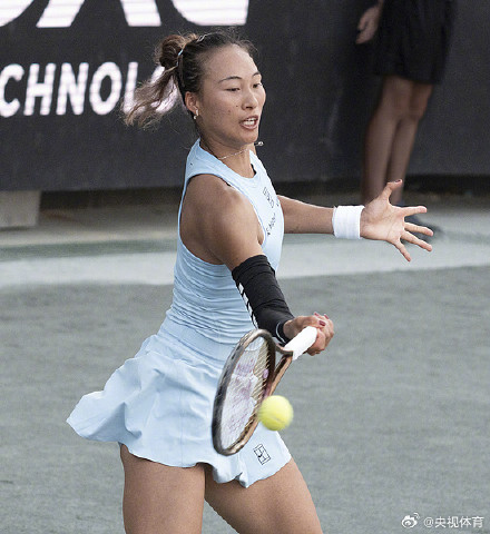 郑钦文吃止疼片坚持完赛 郑钦文吃止疼片坚持完赛