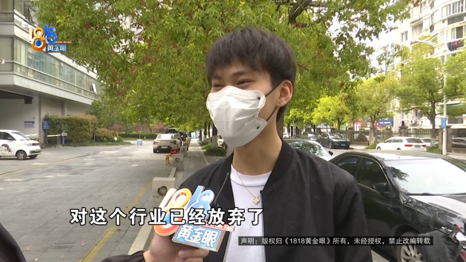金融小伙想转行做模特，看到自己模卡后：像“蛇精”一样