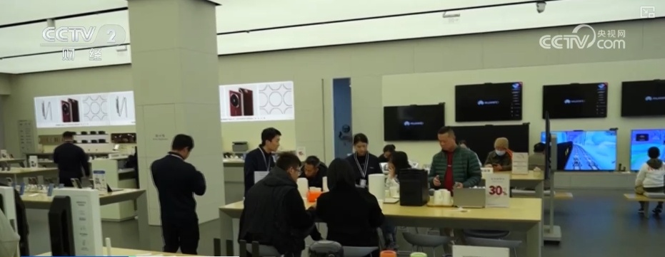 手机、相机、无人机等摄影器材销量攀升 假日“约拍经济”持续升温