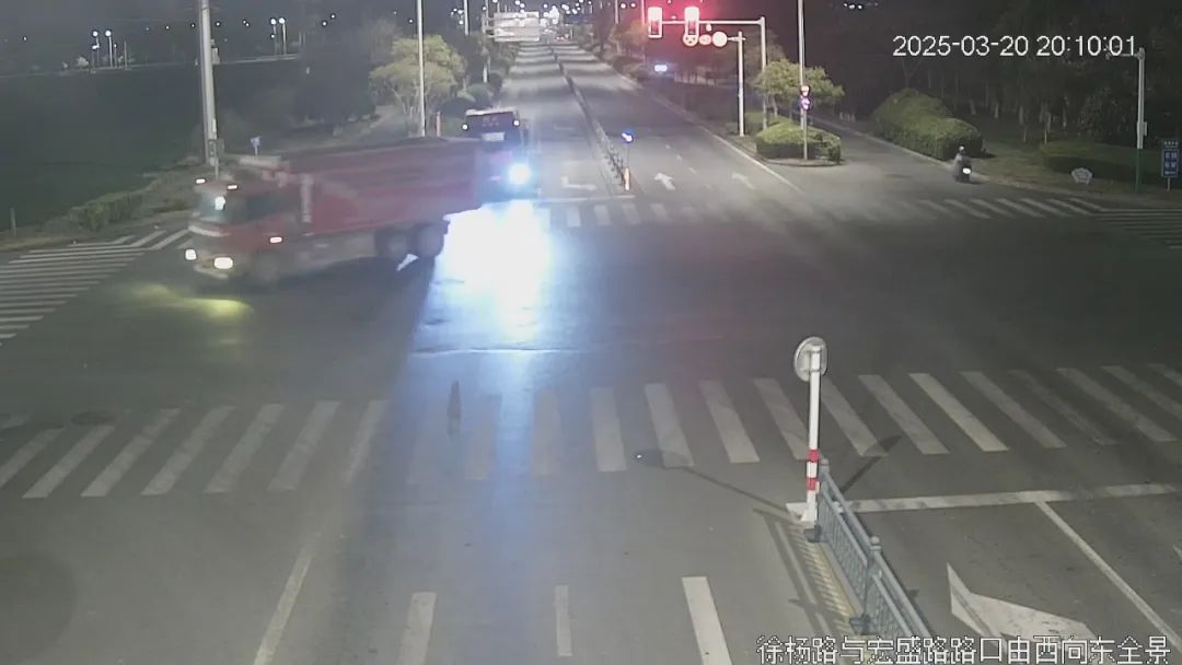 一辆渣土车“狂到没边”！连闯3红灯，警方通报