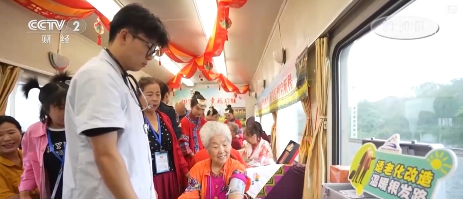 清明假期中短途出行需求旺盛 坐着赏花专列饱览春日美景 清明假期中短途出行需求旺盛 坐着赏花专列饱览春日美景