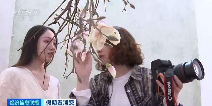 春风吹“热”摄影需求 浙江摄影器材销量攀升、摄影师“供不应求” 春风吹“热”摄影需求 浙江摄影器材销量攀升、摄影师“供不应求”