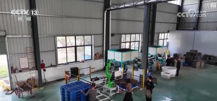 从手插秧到智能育秧：新科技赋能农业生产 “指尖种田”种出“万亩粮仓”