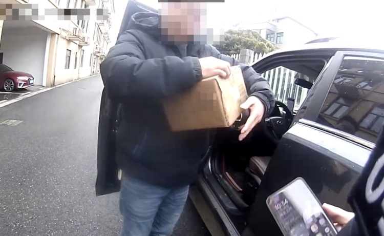 小伙取13万现金给表弟当彩礼，却被警察请进了派出所……