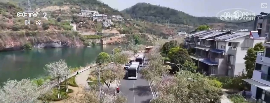 清明假期中短途出行需求旺盛 坐着赏花专列饱览春日美景 清明假期中短途出行需求旺盛 坐着赏花专列饱览春日美景